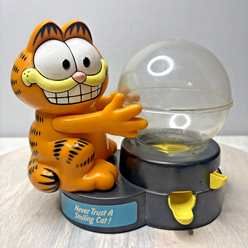 Garfield Gumball Candy Dispenser – “Never Trust a Smiling Cat!” (1990 Dakin Appl